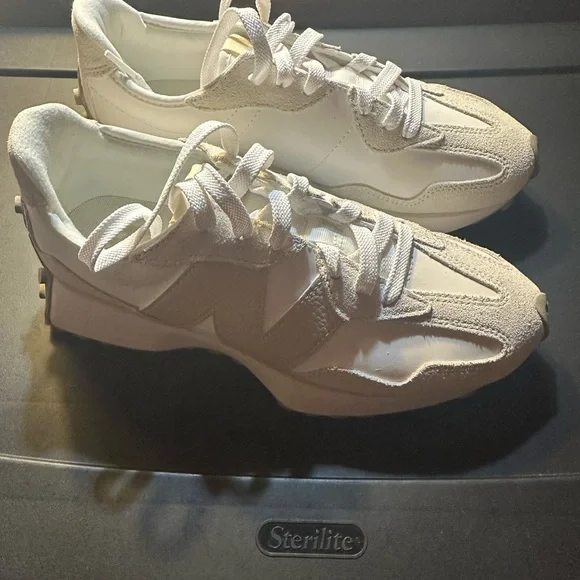 New Balance 327 Sneakers -EUC-7.5 Women’s - Picture 2 of 7